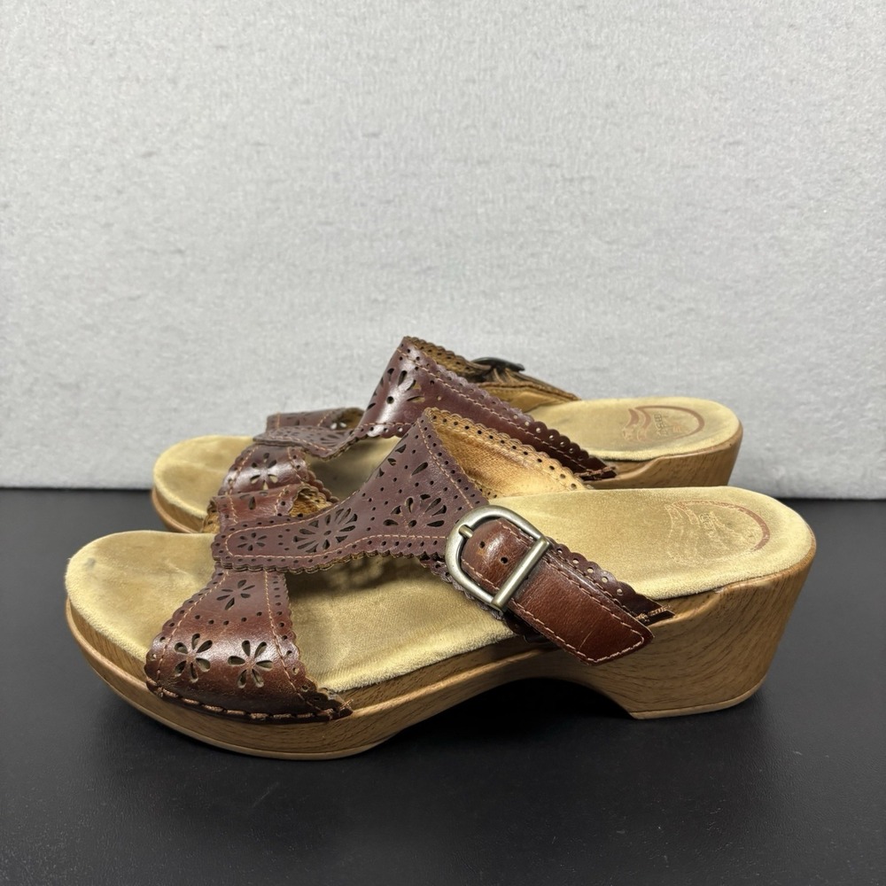 Dansko Womens Sapphire Cut Out Floral Brown Leather Wedge Sandals Size 39/8.5